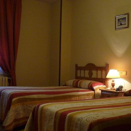 Hostal Gogar Puentenansa Buitenkant foto